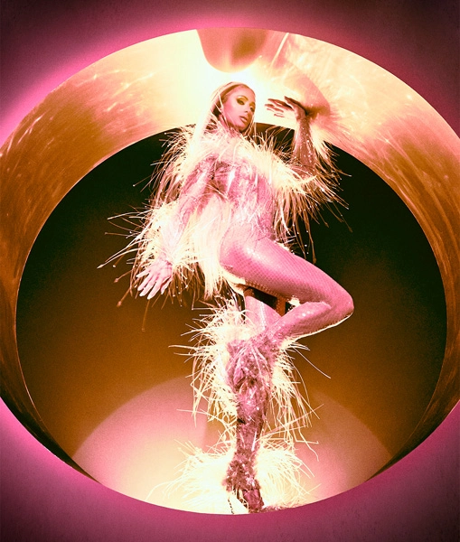 Motorola Razr Paris Hilton Cover Wallpaper